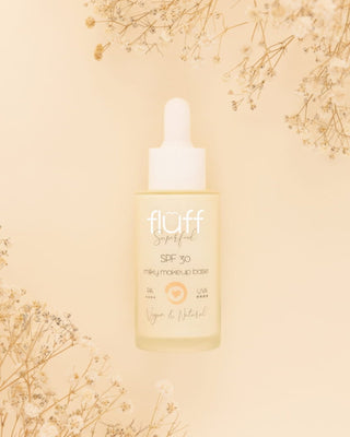 Mliečny make-up podklad s ochranným faktorom SPF 30 a kyselinou hyalurónovou