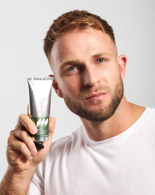 Balzam po holení s panthenolom a okamžitým upokojujúcim účinkom na podráždenie Monolit