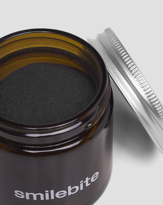 Bieliaci prášok na zuby Smilebite s kokosovým uhlím - 2