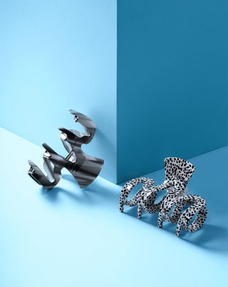 Sada veľkých štipcov do vlasov – mramorový a čierny Twisty 2 ks