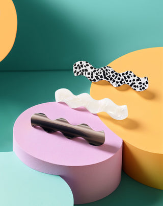 Sada vlnitých sponiek do vlasov - mramorová, perleťová, čierna Twisty 3 ks - 4