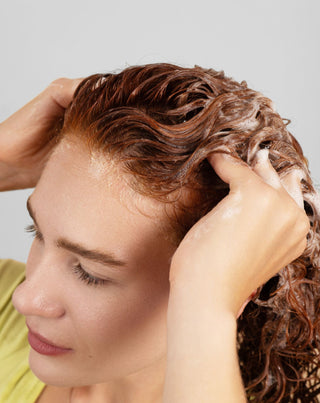 Hydratačný šampón na kučeravé vlasy s ureou a kyselinou mliečnou Twisty - 6