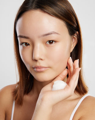 Čistiaca pena na tvár so spirulinou a olejom tsubaki Uddo