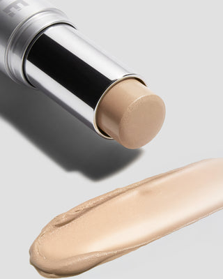 Rozjasňovač v tyčinke Aggie s ricínovým olejom a bambuckým maslom pre zrelú pleť 50+