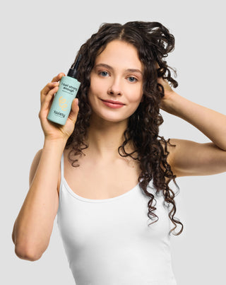 Enzymatický peeling na pokožku hlavy s AHA kyselinami na čistenie a stimuláciu mikrocirkulácie Twisty