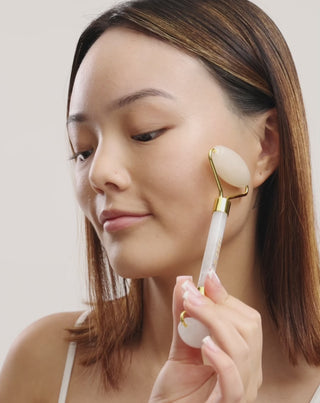 Masážny valček na tvár Uddo s bielym jadeitom, ktorý redukuje očné tiene a opuchy - 4