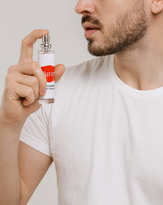 Silné mužské feromóny vo forme parfumu zvyšujúce príťažlivosť zo strany žien Alluramin