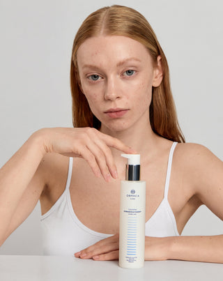 Micelárna voda na odličovanie a čistenie s močovinou, kyselinou hyalurónovou a glykolovou Cleansing Orphica Clinic 200 ml