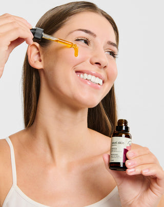 Revitalizačné pleťové sérum s vitamínom C, vitamínom A a vitamínom E Mel Skin_1
